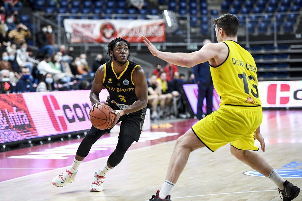 Antwerp Giants met Avery Woodson oefent tegen tweedeklasser Melsele