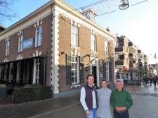 ‘Bij het verwijderen van het plafond kwamen we vooral granaatscherven tegen en oude kranten’