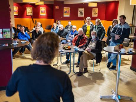 Zorgen over opvang asielzoekers in Ommen blijven: 
‘Mijn kind gaat daar naar school’