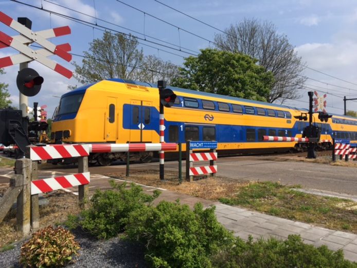 ProRail pakt de overgang Zevenbergseweg in Berghem volgende week aan.