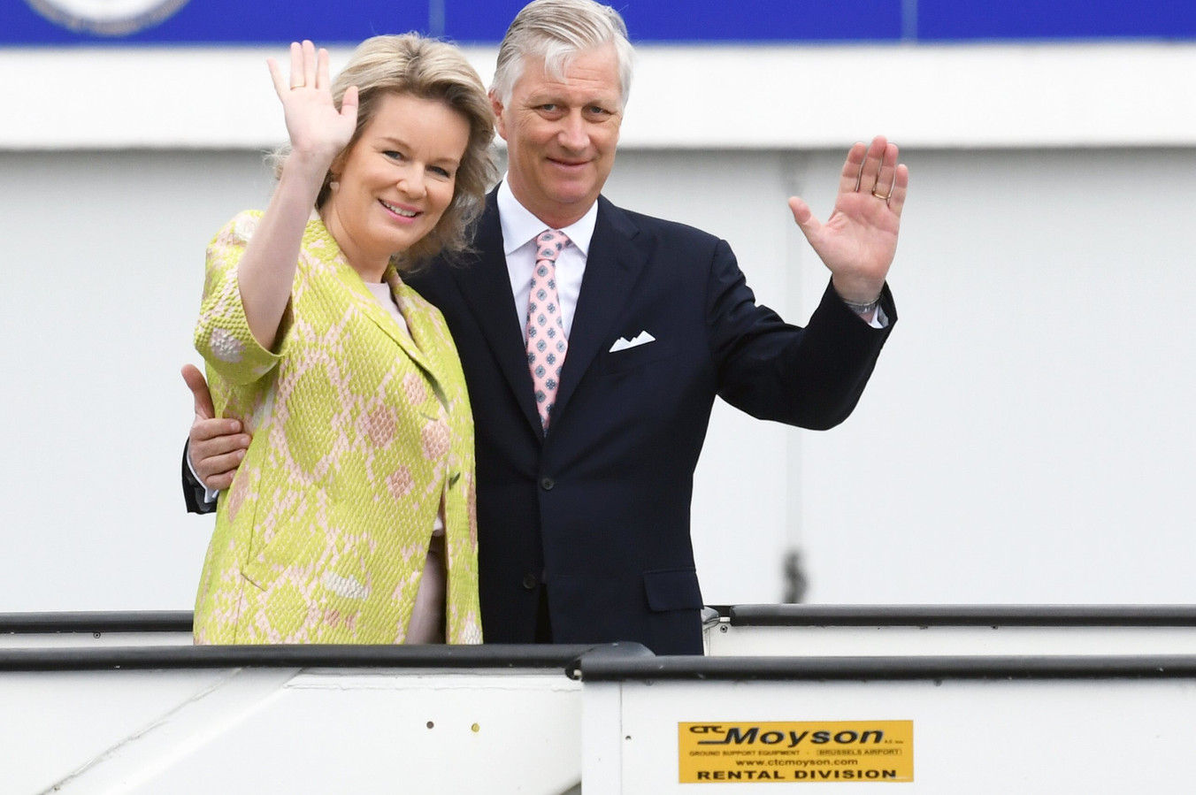 Koning Filip en koningin Mathilde krijgen royaal welkom in Congo: luidt ...