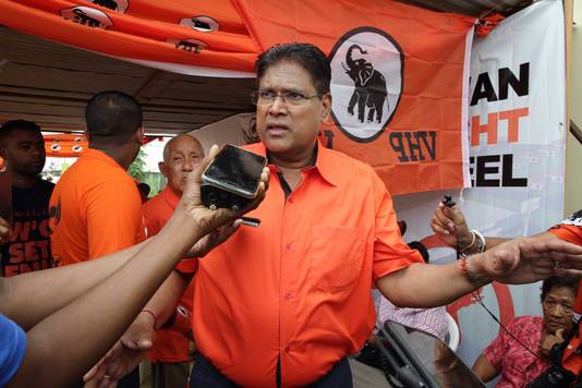 Oppositieleider Chan Santokhi.