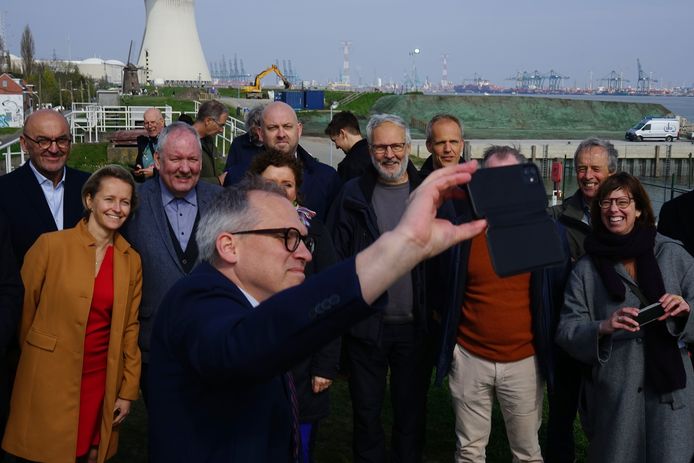 Even een selfie op de dijk van Doel