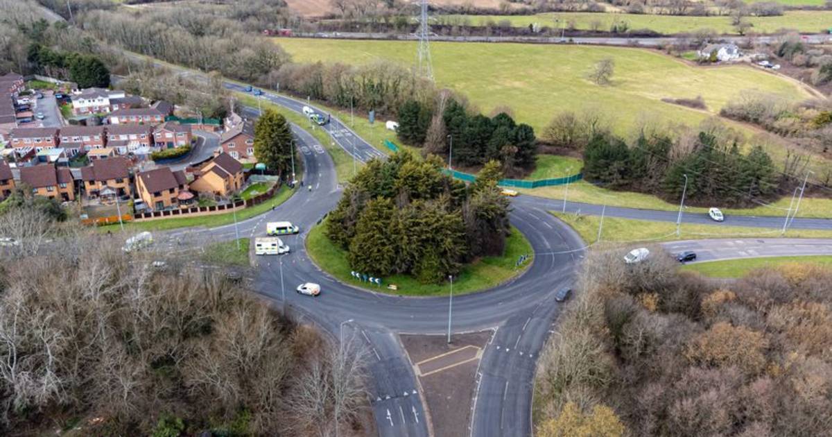 Gewonden liggen twee dagen naast dode vrienden in autowrak: ongeval bleef onopgemerkt in Wales.