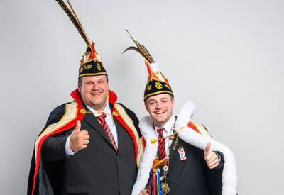 Prins Jurg en adjudant Quint regeren over Macharense Kiepenrijers