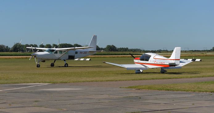 Door de start- en landingsbaan op Vliegveld Midden-Zeeland te verdraaien, hoeven piloten niet meer recreatiegebieden te vliegen.