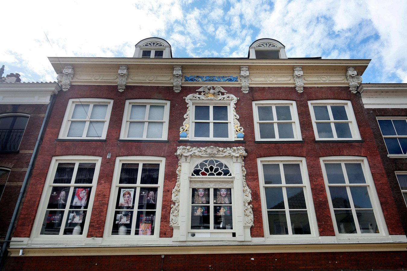 Jacky en haar gezin wonen in een ‘spookhuis’ uit 1727 ‘Bijna iemand bij gehaald om geesten te