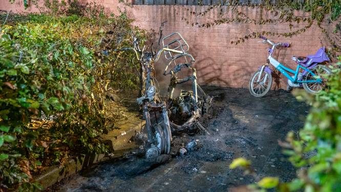 Opnieuw nachtelijke autobranden in Deventer (voor de 34e en 35e keer)