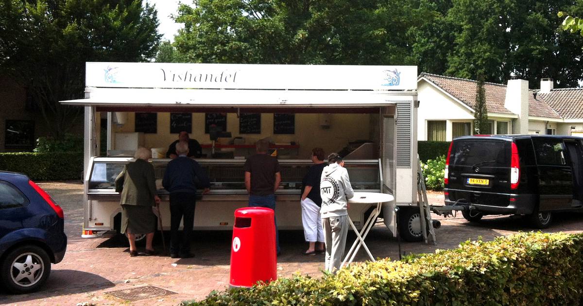 Viswagen op plein Hekkedam in Haghorst