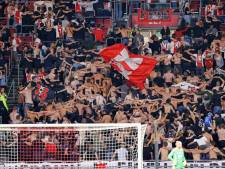 Verbazing over feestende voetbalfans: dit is waarom de supporters niet verspreid worden over het stadion