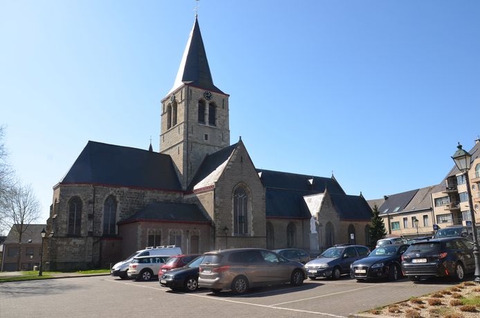 Het kerkplein in Denderhoutem wordt het ‘Trek Maria-plein’.