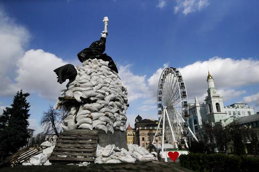 In Kiev beschermen zandzakjes de belangrijkste monumenten. 