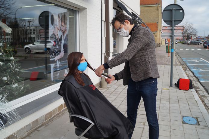 Michaël Neirynck van kapsalon Colores in Roeselare.