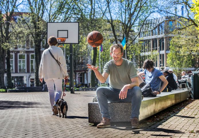 Joris Hentenaar koos jaren geleden om naar het Huygenspark te verhuizen: ,,Hier krijgen mijn kinderen het leven mee, omdat ze de wereld zien. Er is geen betere plek om op te groeien."