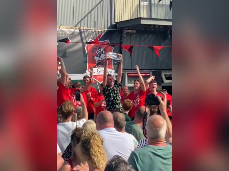 KNVB schorst scheids levenslang na vieren kampioensfeest