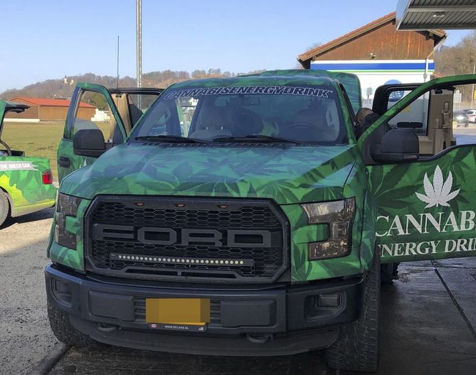 Een van de gesponsorde racebolides van de Nederlandse groep