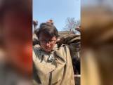 Struisvogels onderbreken Chinese man tijdens presentatie