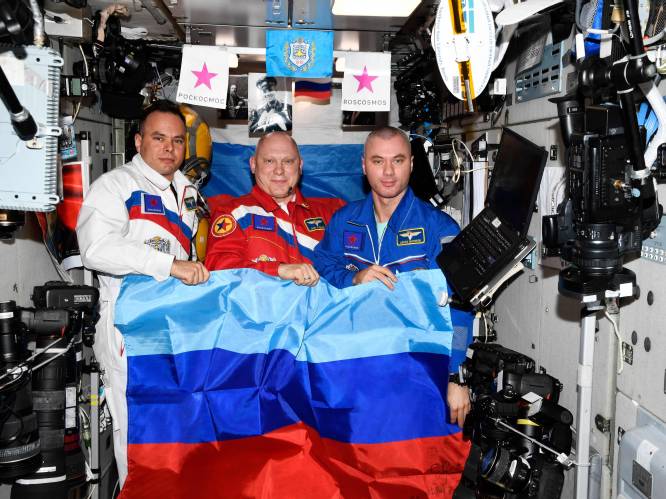 Plots halen Russische kosmonauten provocerende vlag boven: dreigt ook Koude Oorlog op 400 km hoogte?