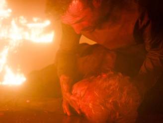 
Drama in ‘Familie’: bekijk hier het fragment van de hevige brand die Peter en Marie-Rose het leven kostte