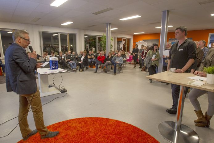 Met een kleine honderd deelnemers werd het 'event' van Rooi Werkt druk bezocht.