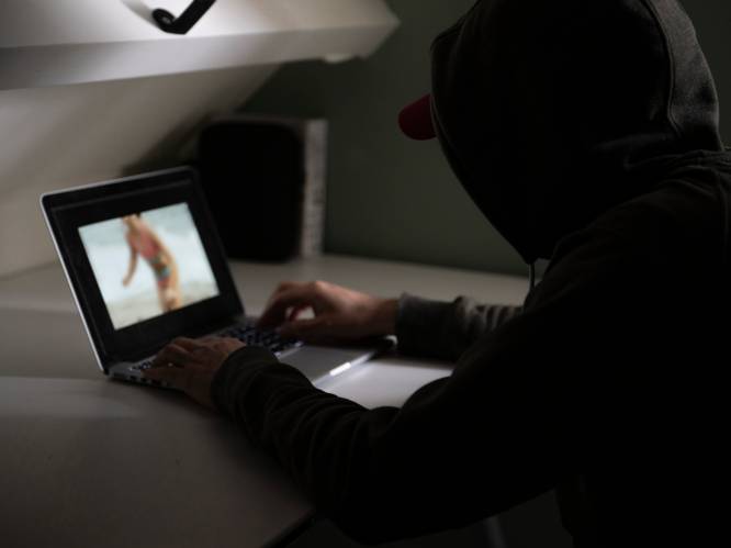 OM: Houtenaar (29) dwong minderjarige meisjes om hem seksueel getinte filmpjes te sturen