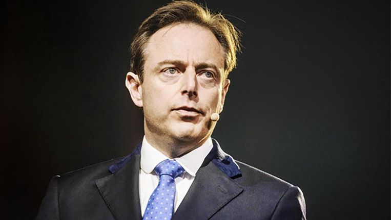 Bart De Wever reageert op komst Kris Peeters: "CD&V: da's het midden niet meer, hé" | Binnenland ...