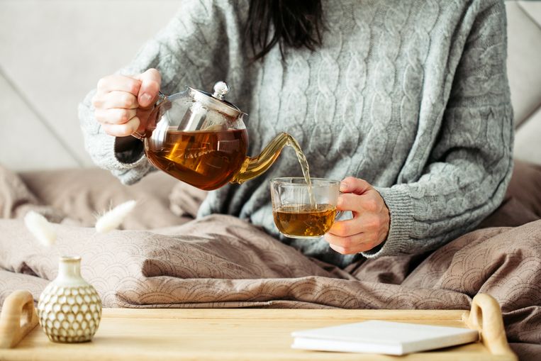 Helpt slaapthee echt bij een betere nachtrust? Dit zegt een slaapexpert Beeld Getty Images/iStockphoto