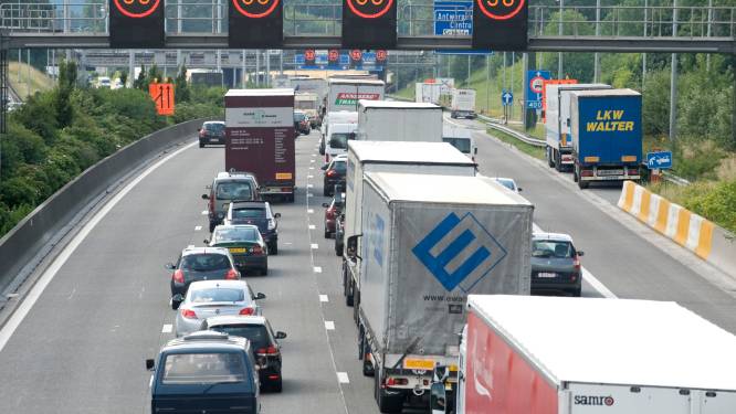 Klein halfuur vertraging na ongeval op Ring ter hoogte van Antwerpen-Oost