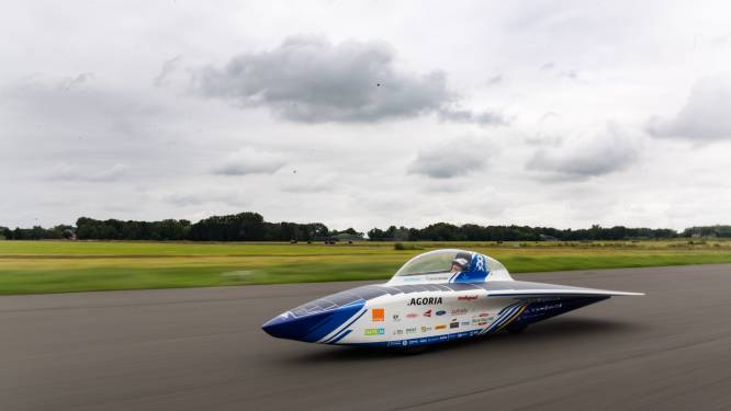 Leuvens Solar Team doet recordpoging in Belgische zonnewagen