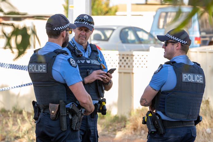 Politie bij het huis waar Cleo gevonden werd.