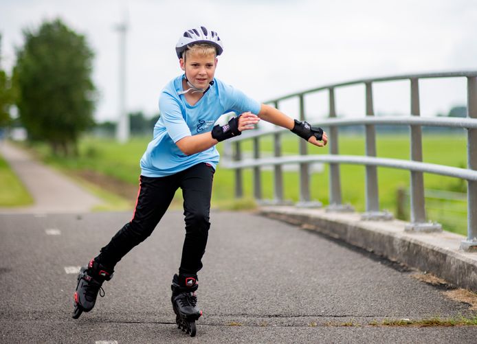De 14-jarige Jochem Schoneveld skeelert deze week de Elfstedentocht.