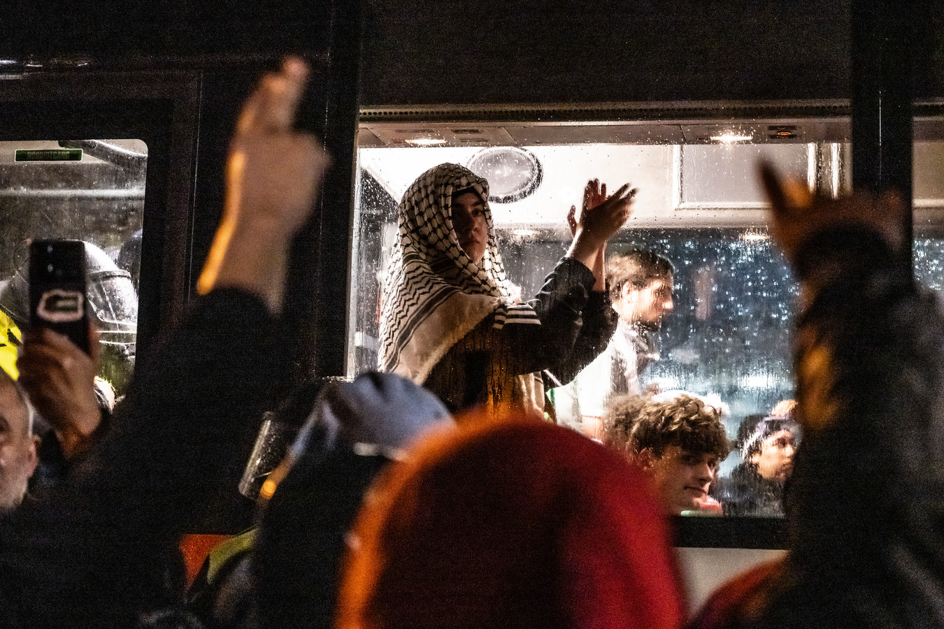 Zo liep de Radboud-bezetting uit op ingrijpen van de ME | Foto ...