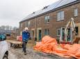 De overheid en woningcorporaties willen de komende de nodige extra sociale huurwoningen bouwen. Op de foto de bouw van huizen in Geerpark in Vlijmen, afgelopen winter.