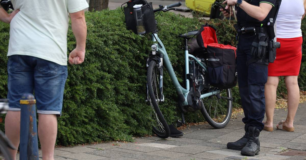 Fietsster gewond bij botsing met automobilist in Boekel.