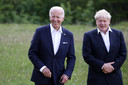 Joe Biden et Boris Johnson tombent la cravate pour la traditionnelle photo de famille du G7