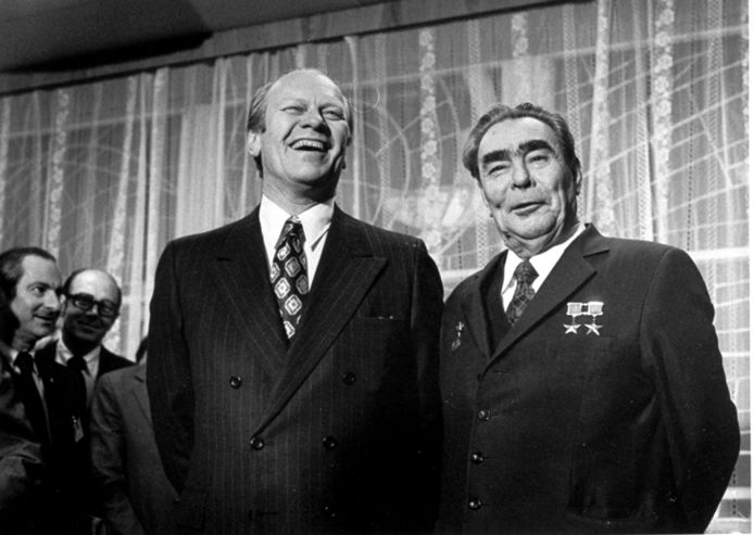 Nel 1980, l’Unione Sovietica era sotto la guida di Leonid Brezhnev (a destra), qui raffigurato con il presidente degli Stati Uniti Gerald Ford.