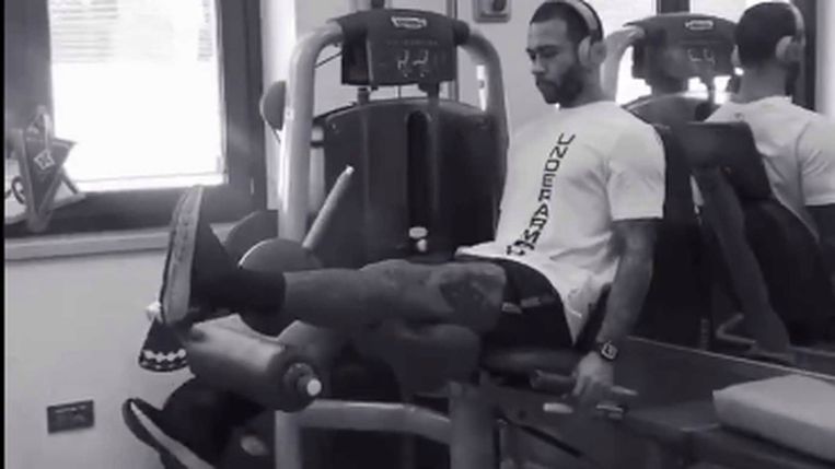 Depay deelt foto's van zijn herstelproces op Instagram. Beeld Instagram