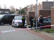 Straat afgezet in Lelystad: grootschalig onderzoek na brand en mogelijk explosief bij woning