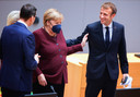 Afscheidnemend Duits bondskanselier Angela Merkel en de Franse president Emmanuel Macron.
