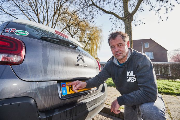Het gaat hem niet om het geld, maar puur om het principe: dat het allemaal heel onduidelijk is qua regels of zoiets als een stickertje nou mag of niet.