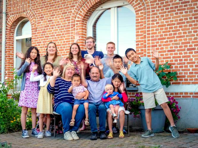 Familie Meulemans woont met 15 pleegkinderen onder één dak: “In de supermarkt hebben we vier winkelkarren nodig”