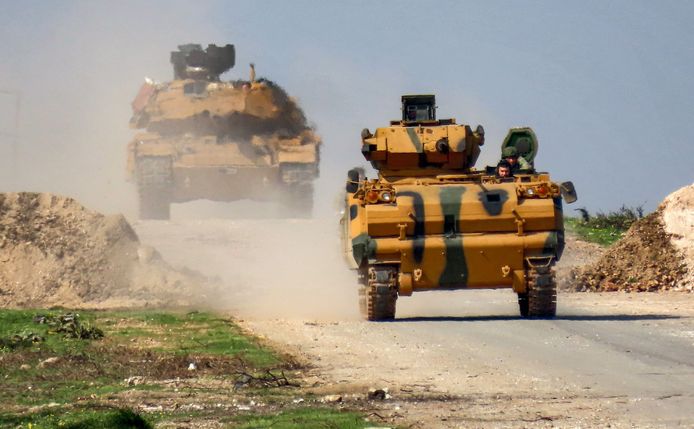 Turkse patrouilles op de M4-snelweg, die de noordelijke provincies Aleppo en Latakia verbindt.