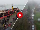 Lange file bij Sinterklaas drive-through-intocht Kampen