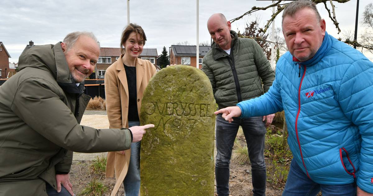 Die stenen paal uit Noord Deurningen is terug op z’n plek, maar wat is het eigenlijk? ‘Hij stond bij