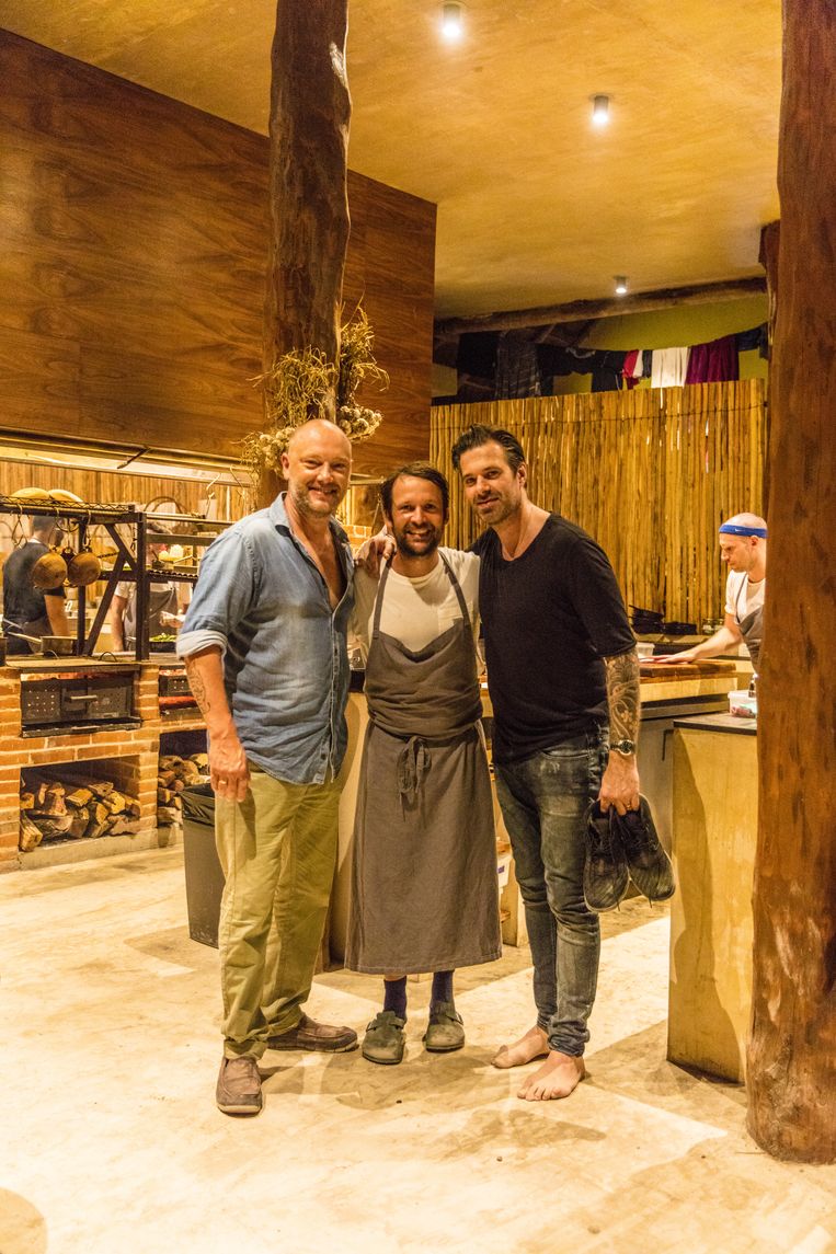 Exclusief, maar ook relaxed en op blote voeten. Dominique, René Redzepi en Sergio. Beeld Piet De Kersgieter