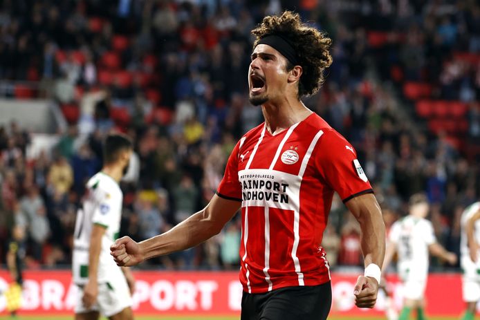 André Ramalho na een goal. De expressie van een uitgelaten man ziet er ongeveer zo uit.