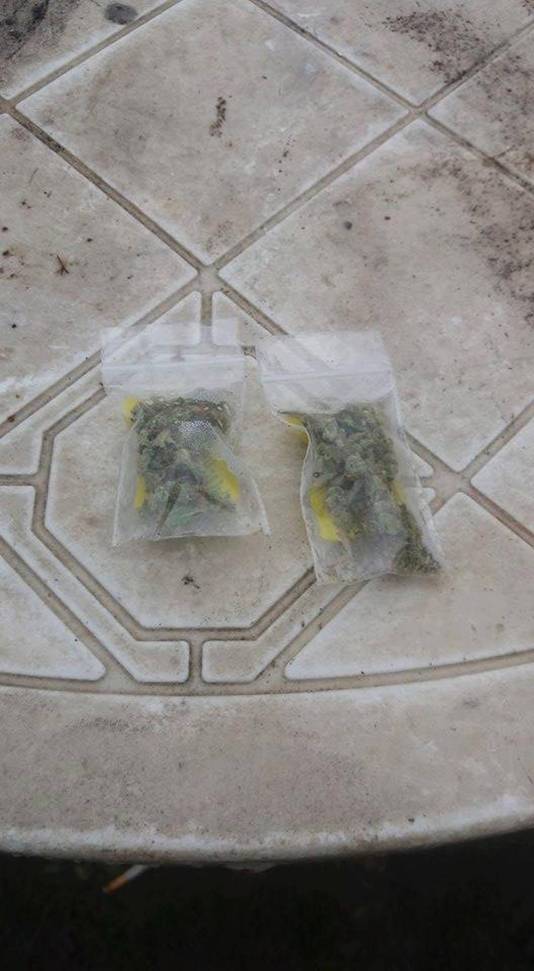 Buren vinden geregeld zakjes wiet of sporen van drugshandel.