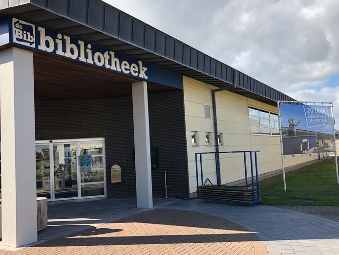 Extra wegwijzers naar de bibliotheek in Bredene