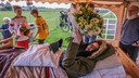 Bloemen van KSKV Zwevezele voor Melissa. “Omdat je zo’n trouwe supporter bent.”