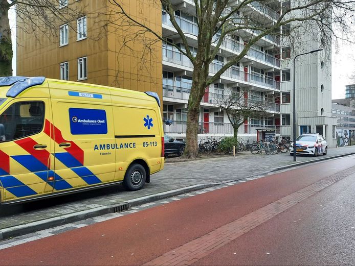Het meisje is met een ambulance naar het ziekenhuis gebracht.